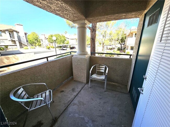 Foto del edificio - 376 Sunward Dr