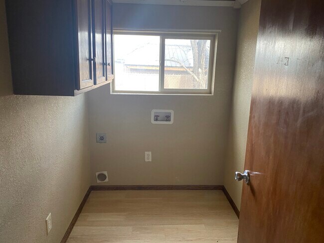 Building Photo - 305 Sunnyside Ln