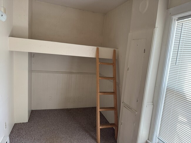 Building Photo - 902 5th Ave