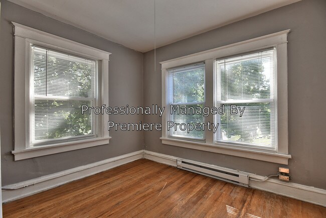 Foto del edificio - 3123 Thompson Ave