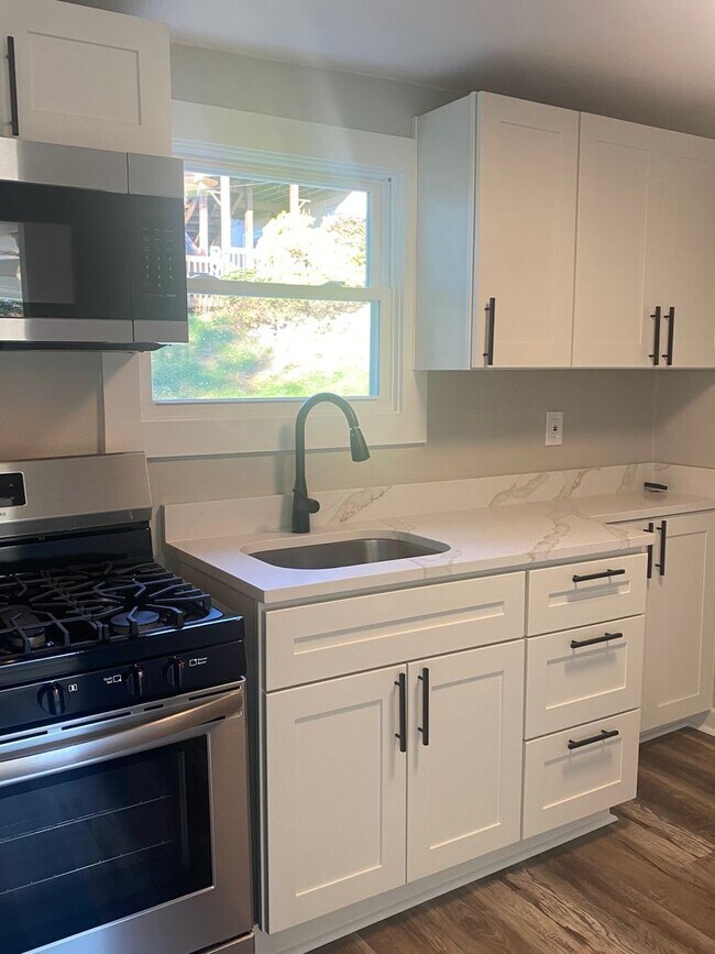Foto del edificio - SUPER CUTE 1 BEDROOM/1 BATH HOME IN NORTH IRWIN - MOVE IN READY!!