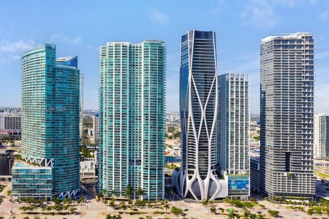 Building Photo - 900 Biscayne Blvd
