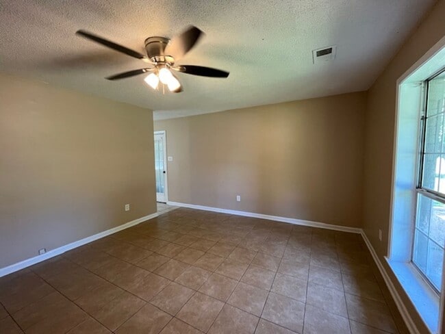 Building Photo - Renovated 3 Bedroom 1 Bath Home for Rent!!