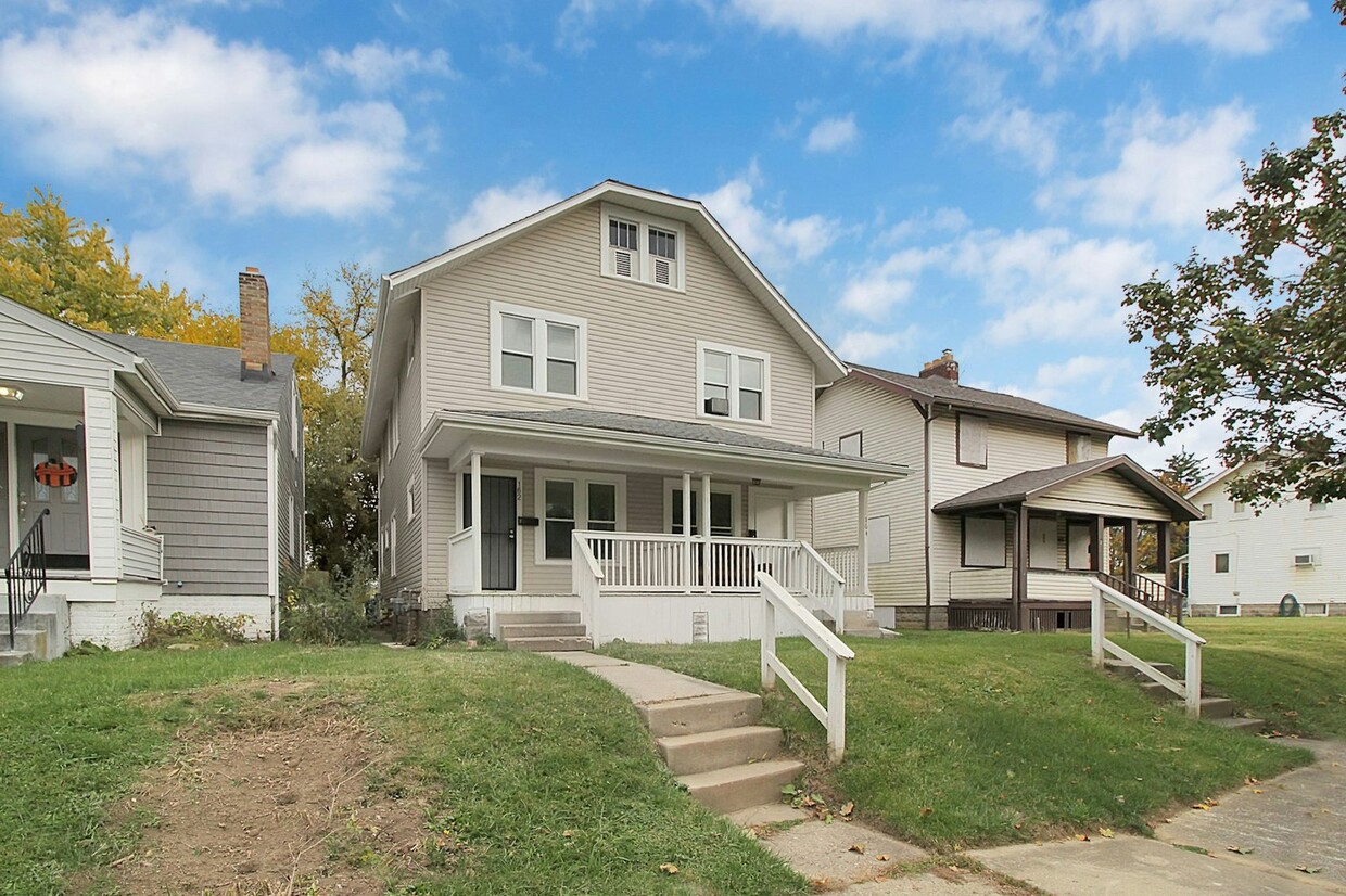 Primary Photo - 162-164-164 Columbian Ave