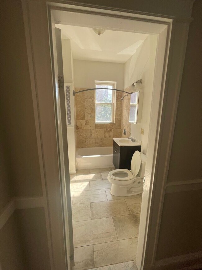 Building Photo - Beautiful 4 bed 1 bath in Sommerville
