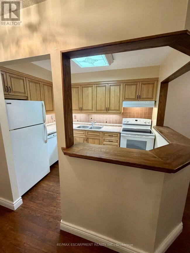 Photo du bâtiment - 1270 Maple Crossing Blvd