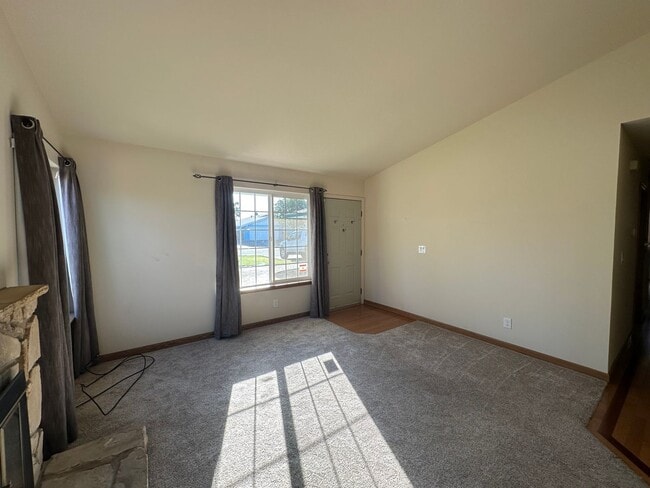Foto del edificio - Beautiful 4 Bedroom Home with RV Access