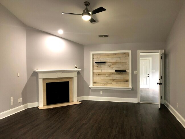 Foto del edificio - 5425 Settles Bridge Rd