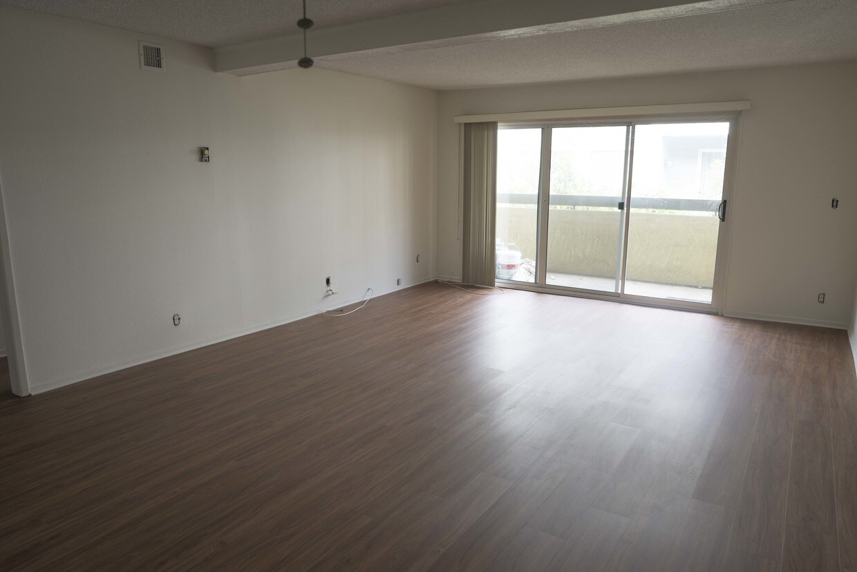 Foto principal - 8063 Redlands St