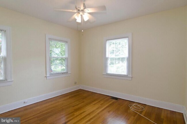 Building Photo - 103 N Brook Ln