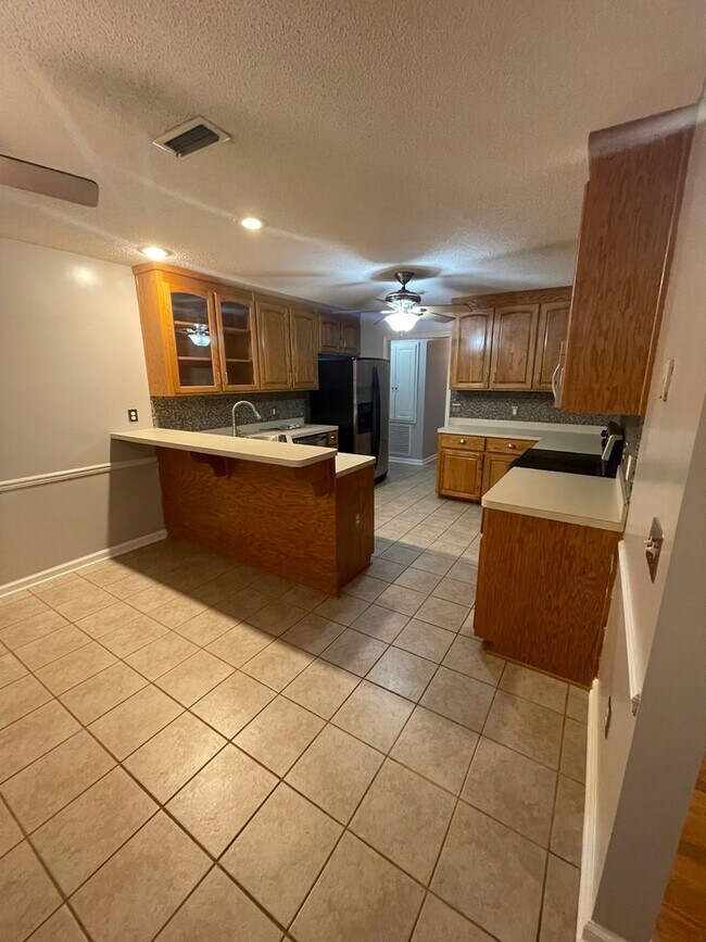 Foto del edificio - Available April!