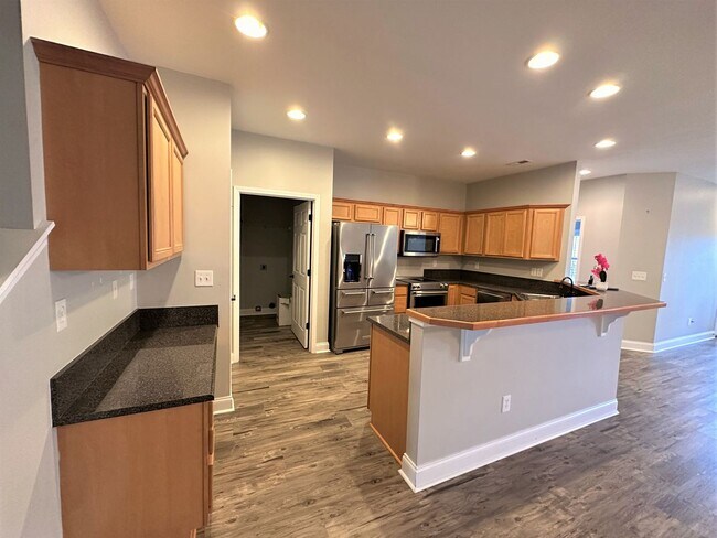 Building Photo - Charming 2 bedroom plus Bonus and Waterfront Amenities in Oak Ridge!