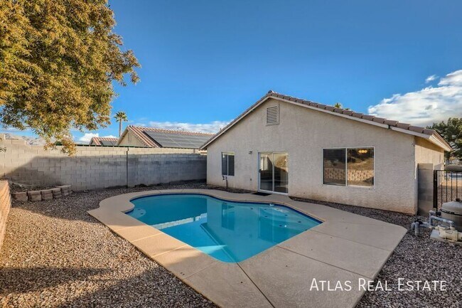 Building Photo - 5531 Los Lobos St