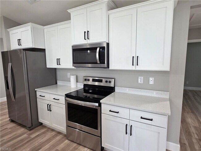 Building Photo - 118 NW 1st Pl