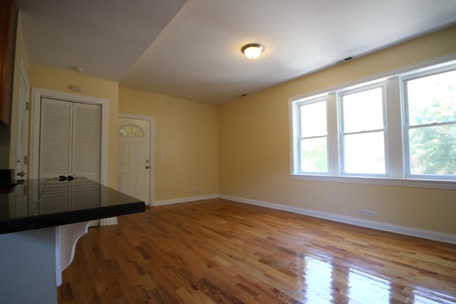 Foto del edificio - 2046 N St Louis Ave