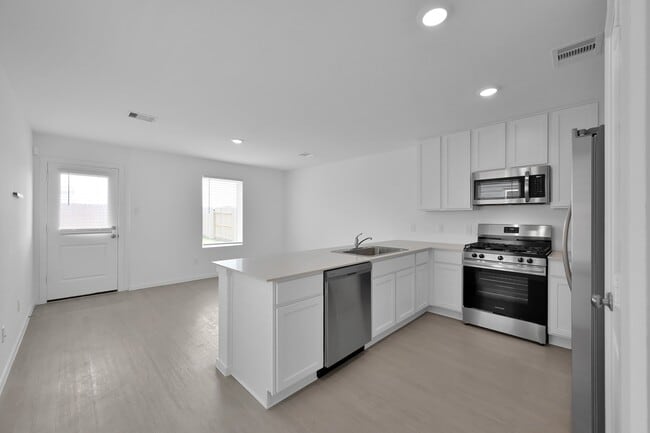 Building Photo - 18271 Via Aurelia Dr