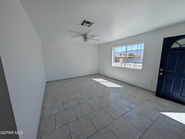 Building Photo - 120 Encino Drive