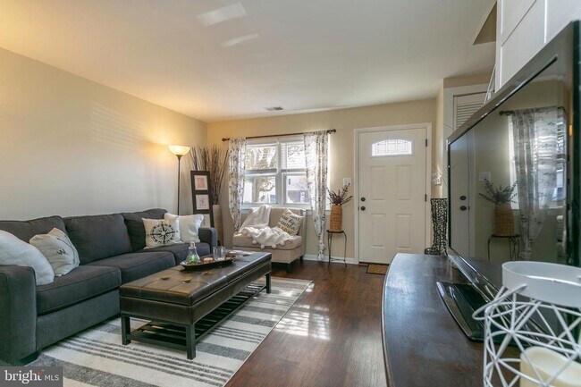 Building Photo - 6483 Heritage Hill Dr