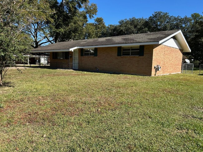 Building Photo - Cedarcrest Subdivision Beauty