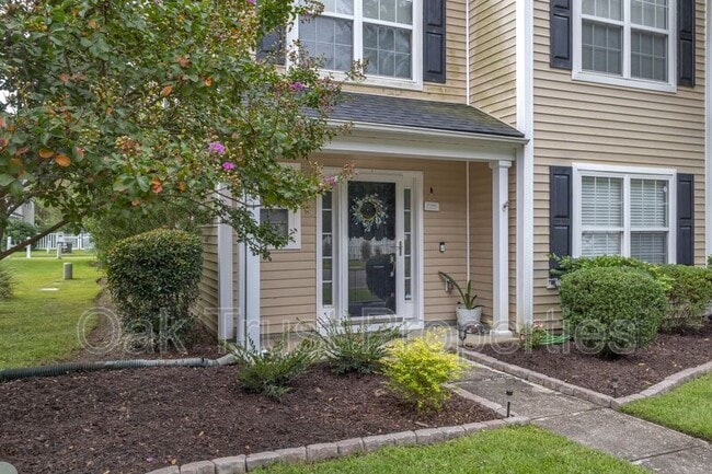 Building Photo - 9041 Maple Grove Dr