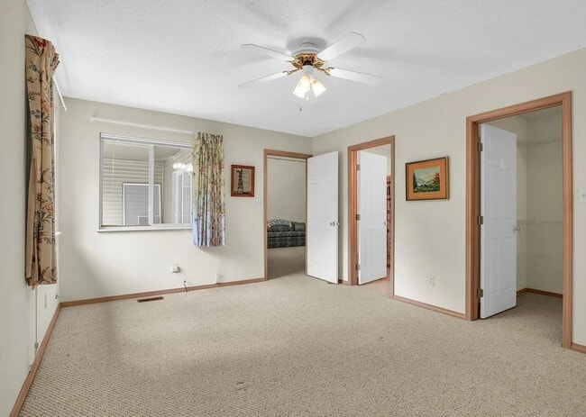 Building Photo - 1801 Glenwood Oaks Ct