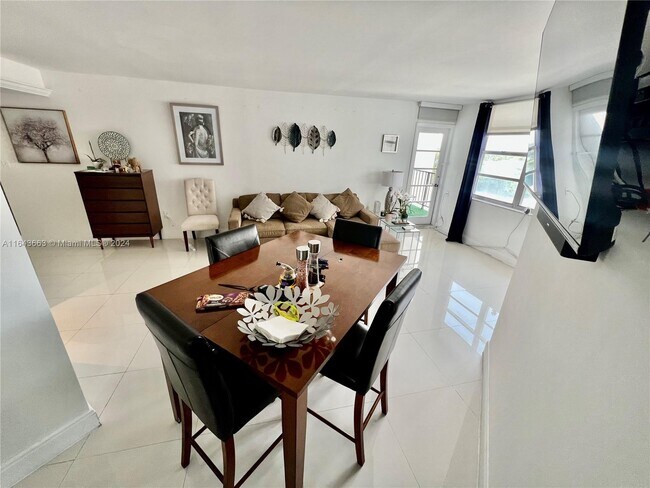 Foto del edificio - 2750 NE 183rd St