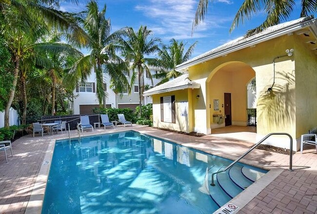 Photo - 122 SW 1st Ave Townhome