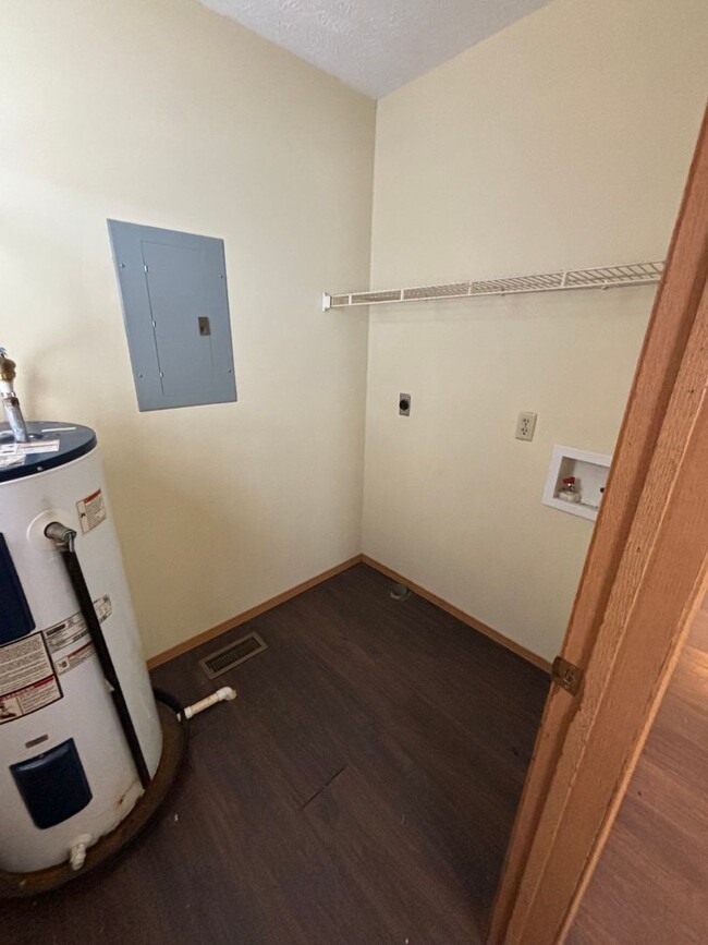 Foto del edificio - Updated 3 bed/1 bath home! With a 1 car ga...