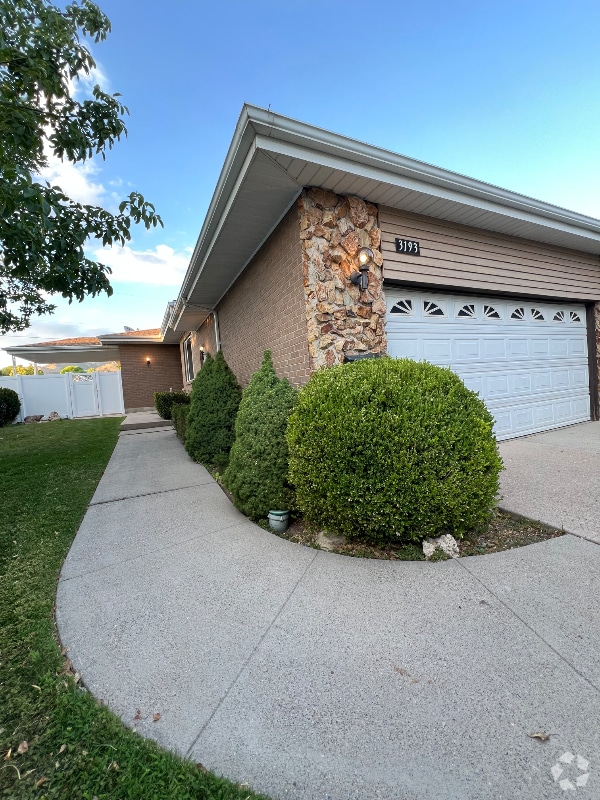 Building Photo - 3193 S Young Haven Cir