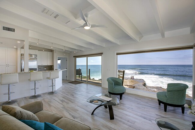 Livingroom - 220 Coast Blvd