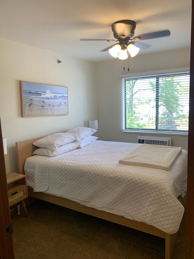 Bedroom - 131 E Park Ave
