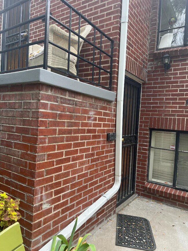Foto del edificio - 1451 Elm St