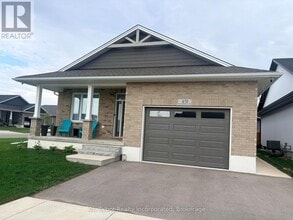 Building Photo - 451 Woodridge Dr