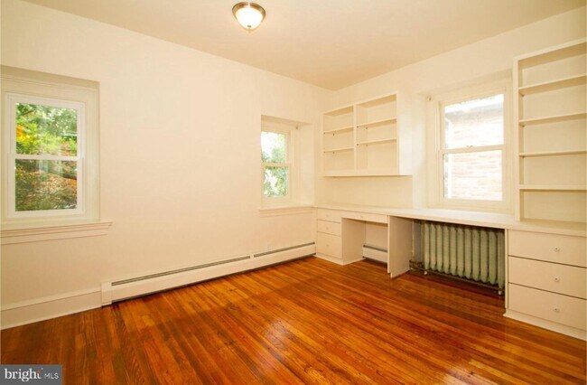 Building Photo - 113 E Moreland Ave