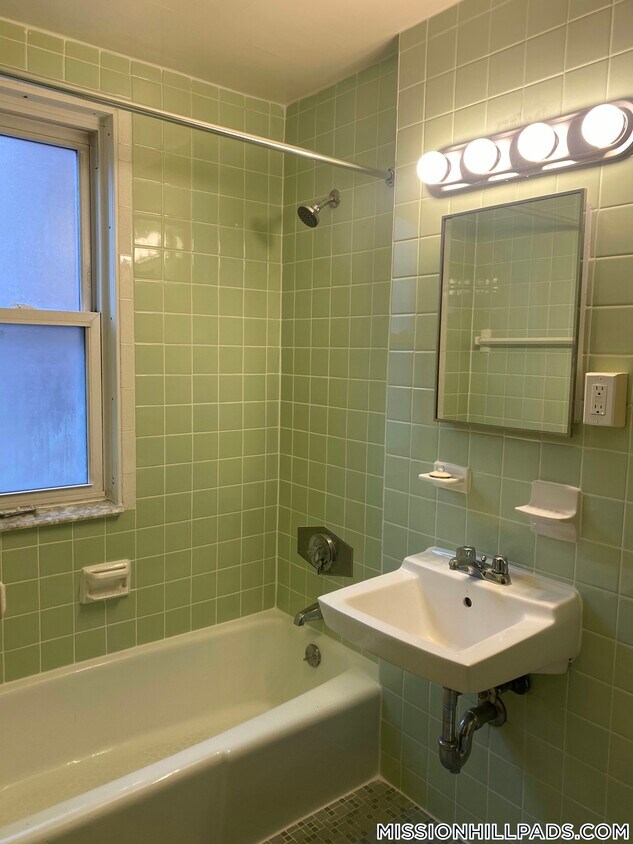 Foto principal - 62 S Huntington Ave