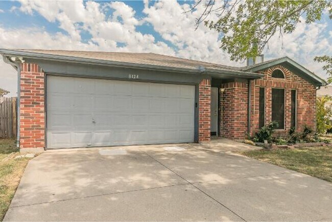 Building Photo - 8124 Spruce Valley Dr