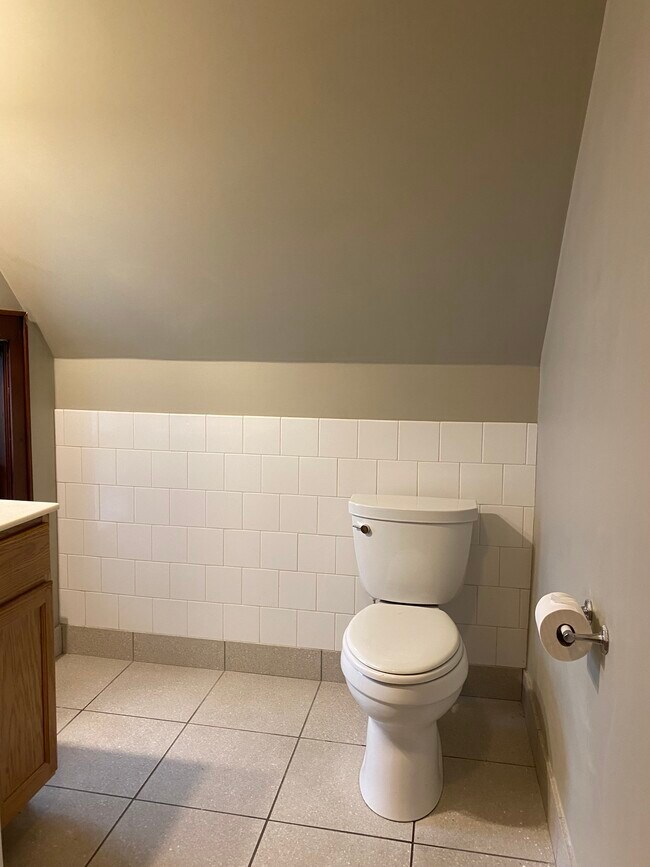 bath - 4729 7th Ave