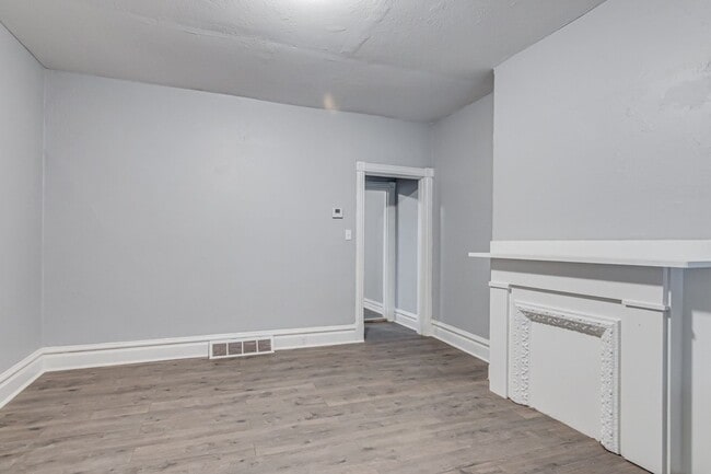 Building Photo - Remodeled 2 Bedroom, 1 Bathroom in Mt. Oliver- Newly Renovated!