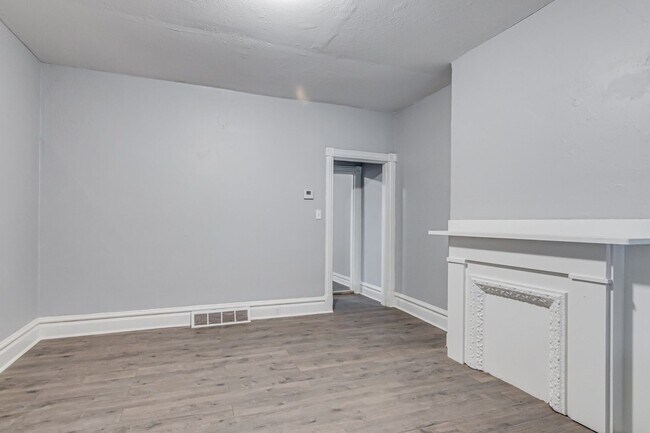 Foto del edificio - Remodeled 2 Bedroom, 1 Bathroom in Mt. Oliver- Newly Renovated!