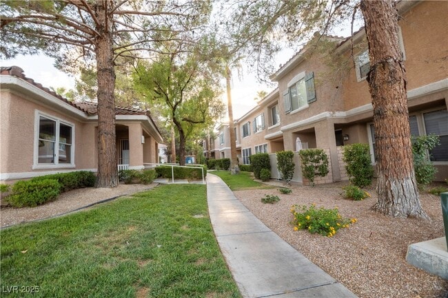 Foto del edificio - 251 S Green Valley Pkwy