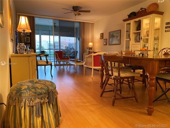 Building Photo - 1025 SE 3rd Ave 205 Dania Beach Fl 33004