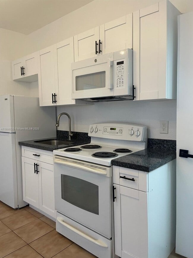 Foto del edificio - 217 SW 21st Ave