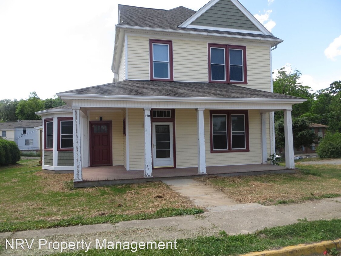 Primary Photo - 4 br, 3 bath House - 1719 Grove Ave.