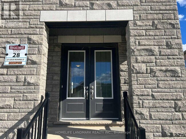 Building Photo - 221 Leslie Richards St