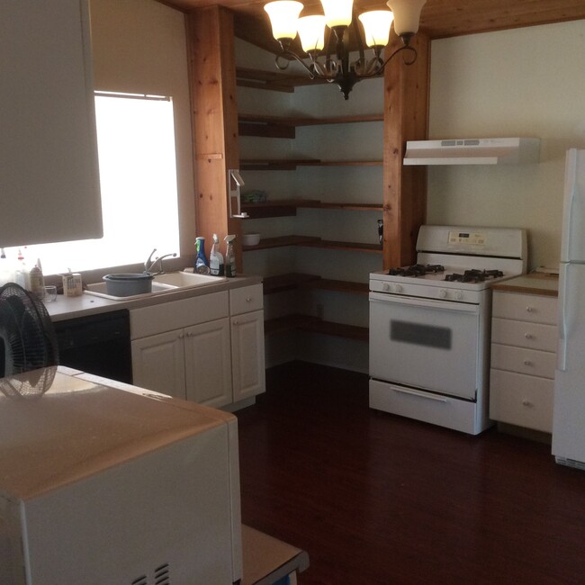 Kitchen - 2378 Stoneridge Rd