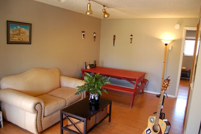 Building Photo - Stylish 1 Bedroom 1 Bath - Great Location!