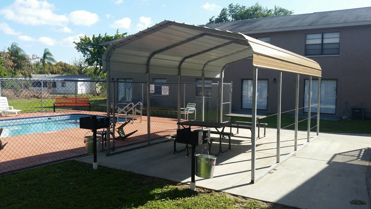 Building Photo - 7800 Belcher Rd