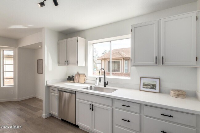 Foto del edificio - 8520 W Palm Ln