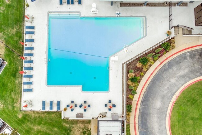 Foto del edificio - 15930 Coolwood Dr