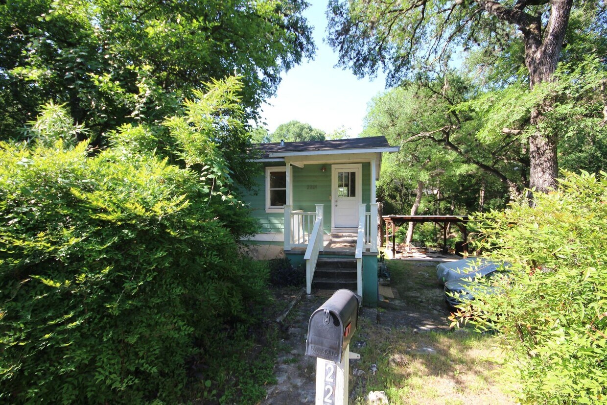 Primary Photo - DEEP EDDY/TARRYTOWN UPDATED 2/1 house on 1...
